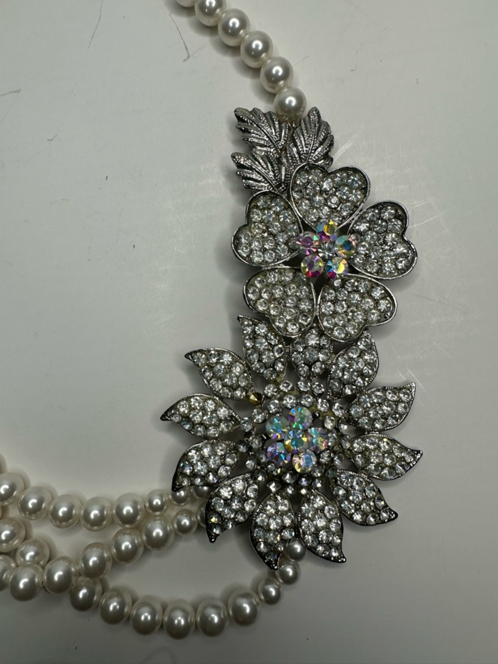Vintage 1950s Triple Strand Faux Pearl Rhinestone Floral Statement Necklace - Picture 8 of 8